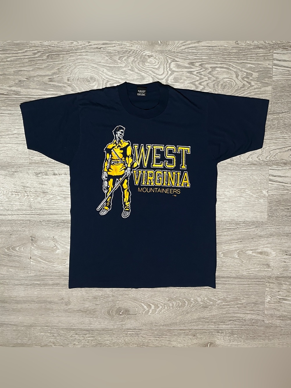 Vintage 90s West Virginia Mountaineers Graphic Tee
